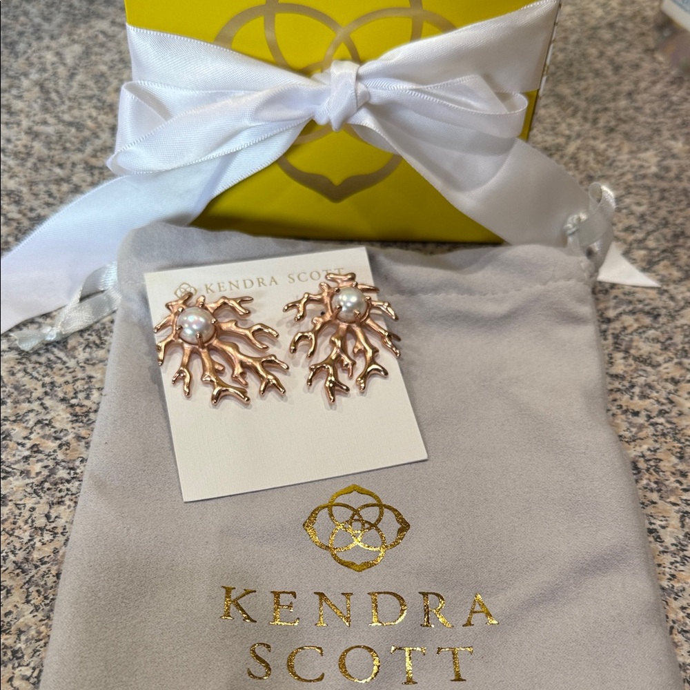 NIB Kendra Scott Hattie earrings